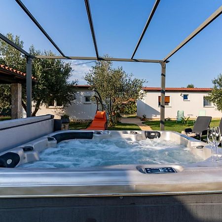 Holiday Home Kerniat Pola Esterno foto