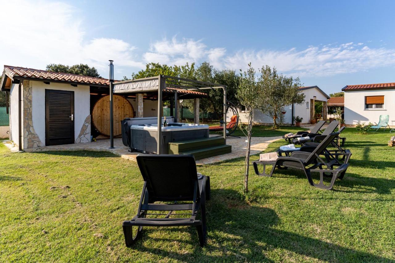 Holiday Home Kerniat Pola Esterno foto