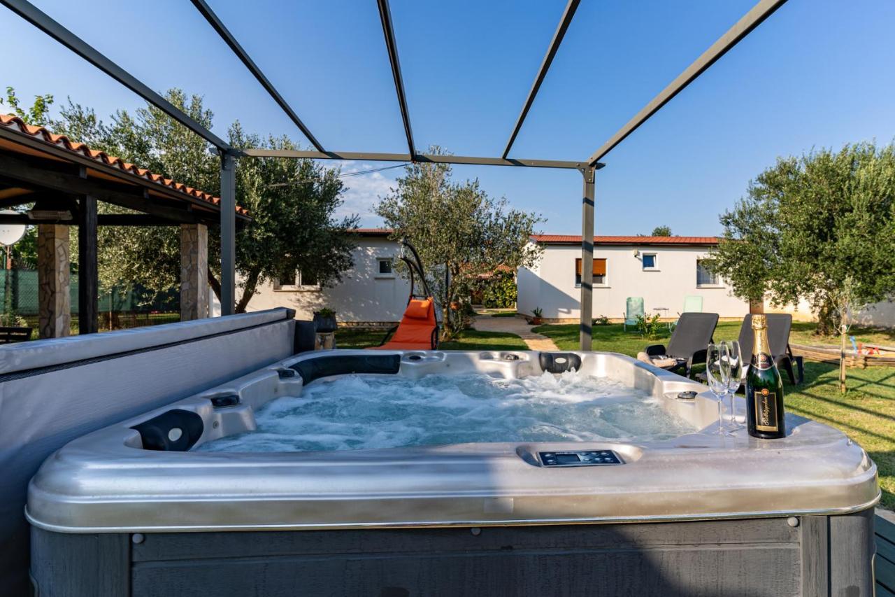 Holiday Home Kerniat Pola Esterno foto
