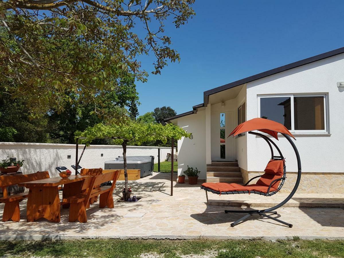 Holiday Home Kerniat Pola Esterno foto