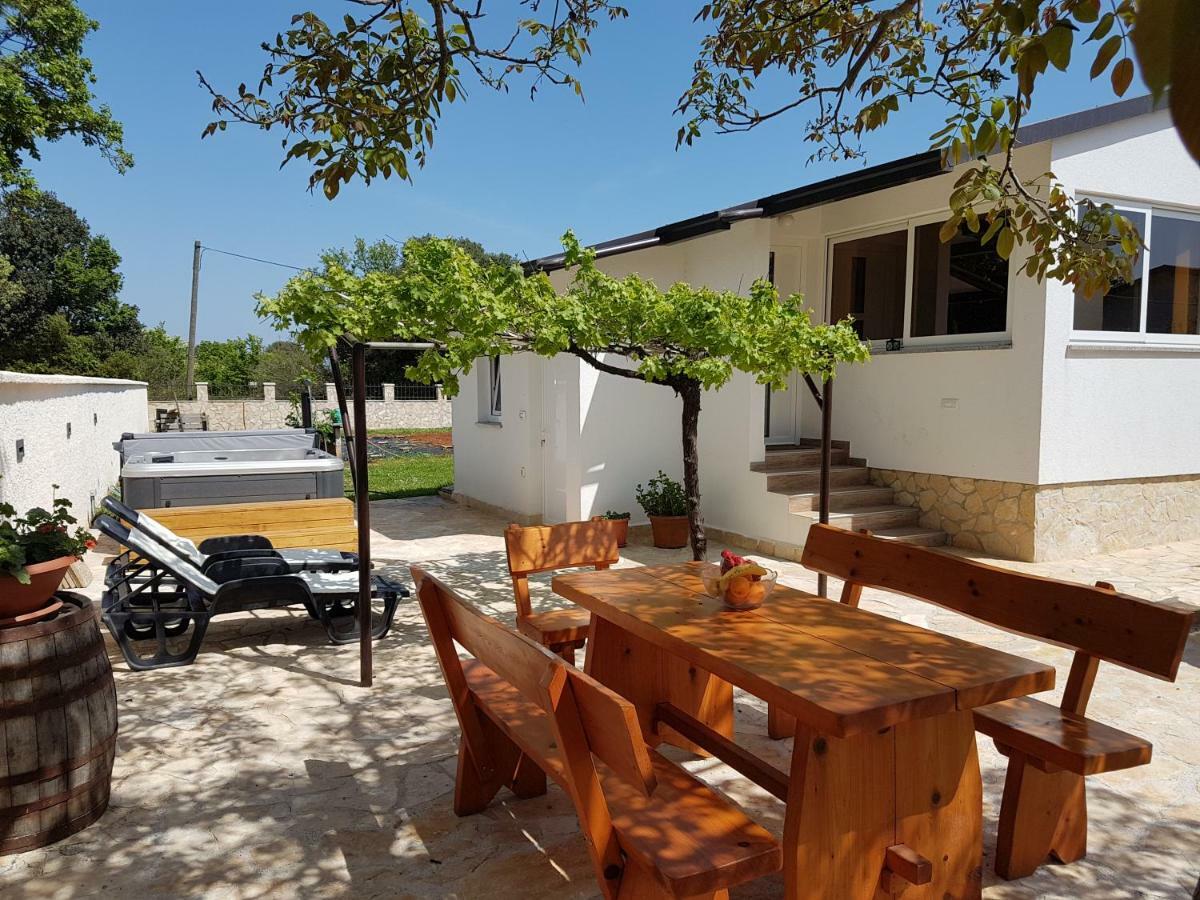 Holiday Home Kerniat Pola Esterno foto