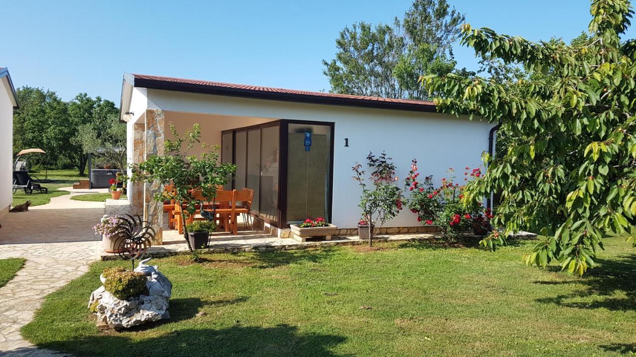 Holiday Home Kerniat Pola Esterno foto
